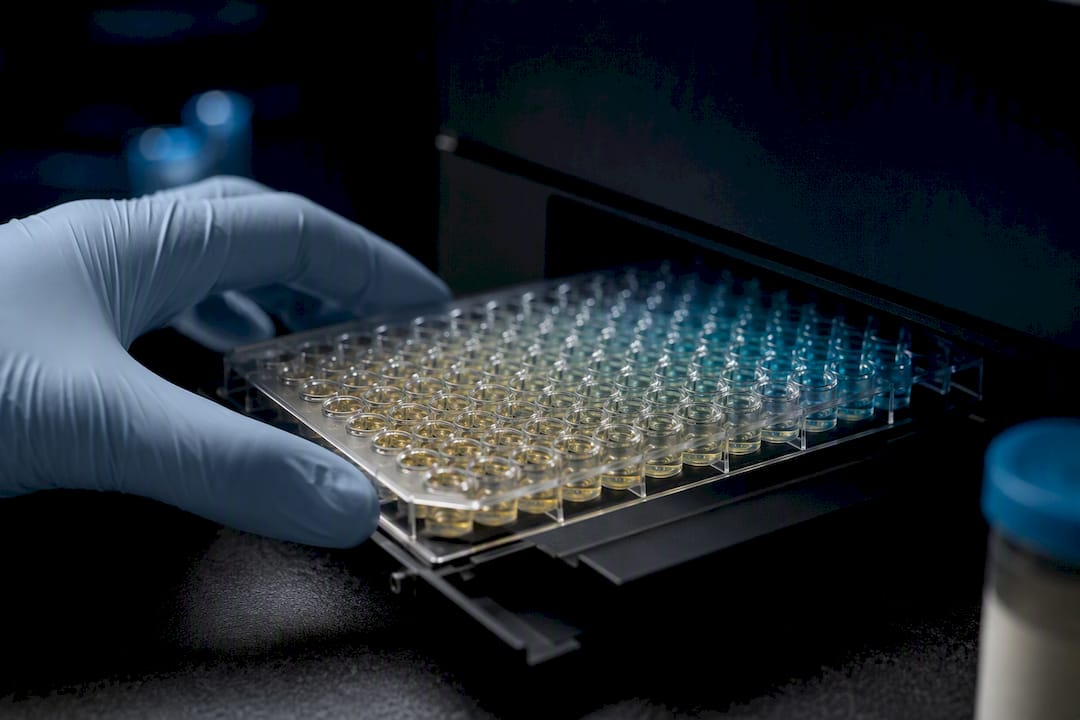 Lecture optique d'une plaque ELISA