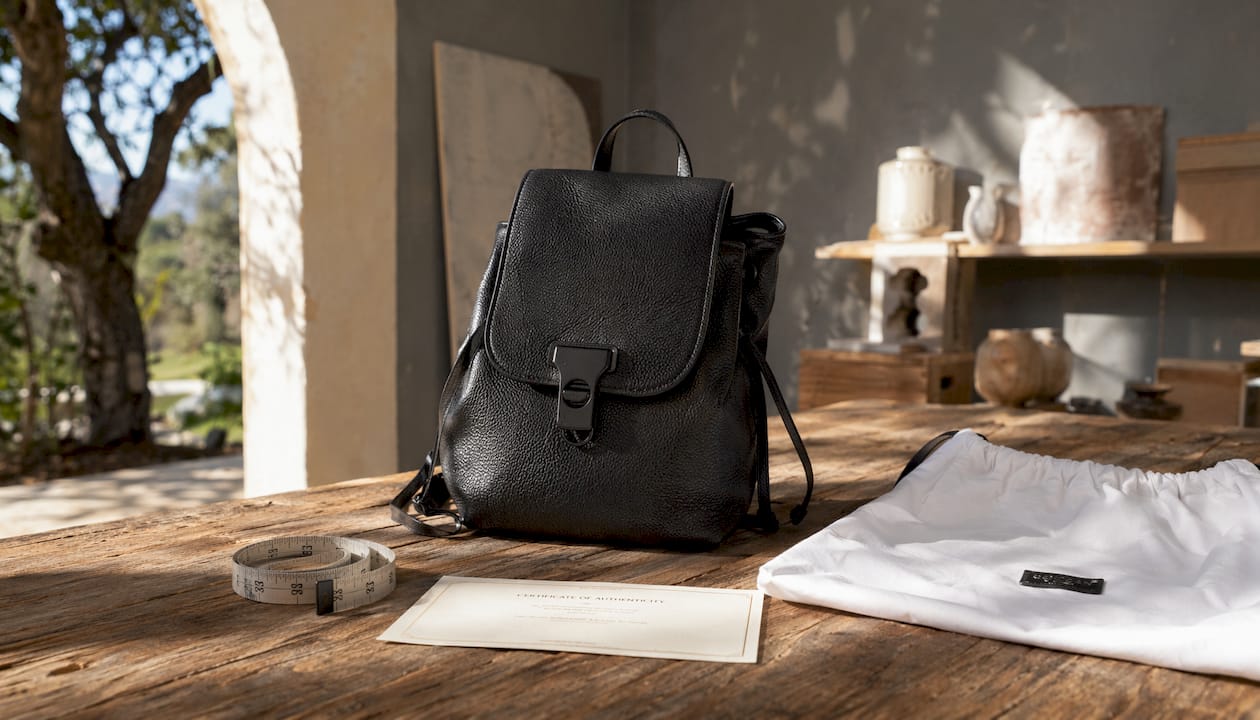 Η τσάντα Nolah limited edition συνοδεύεται από τα απαραίτητα πιστοποιητικά γνησιότητας.
