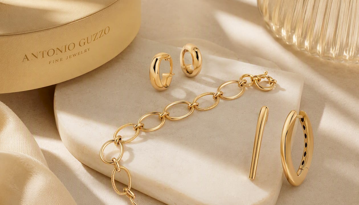 Pendientes de aro Classic Gold Huggie en oro de 18K