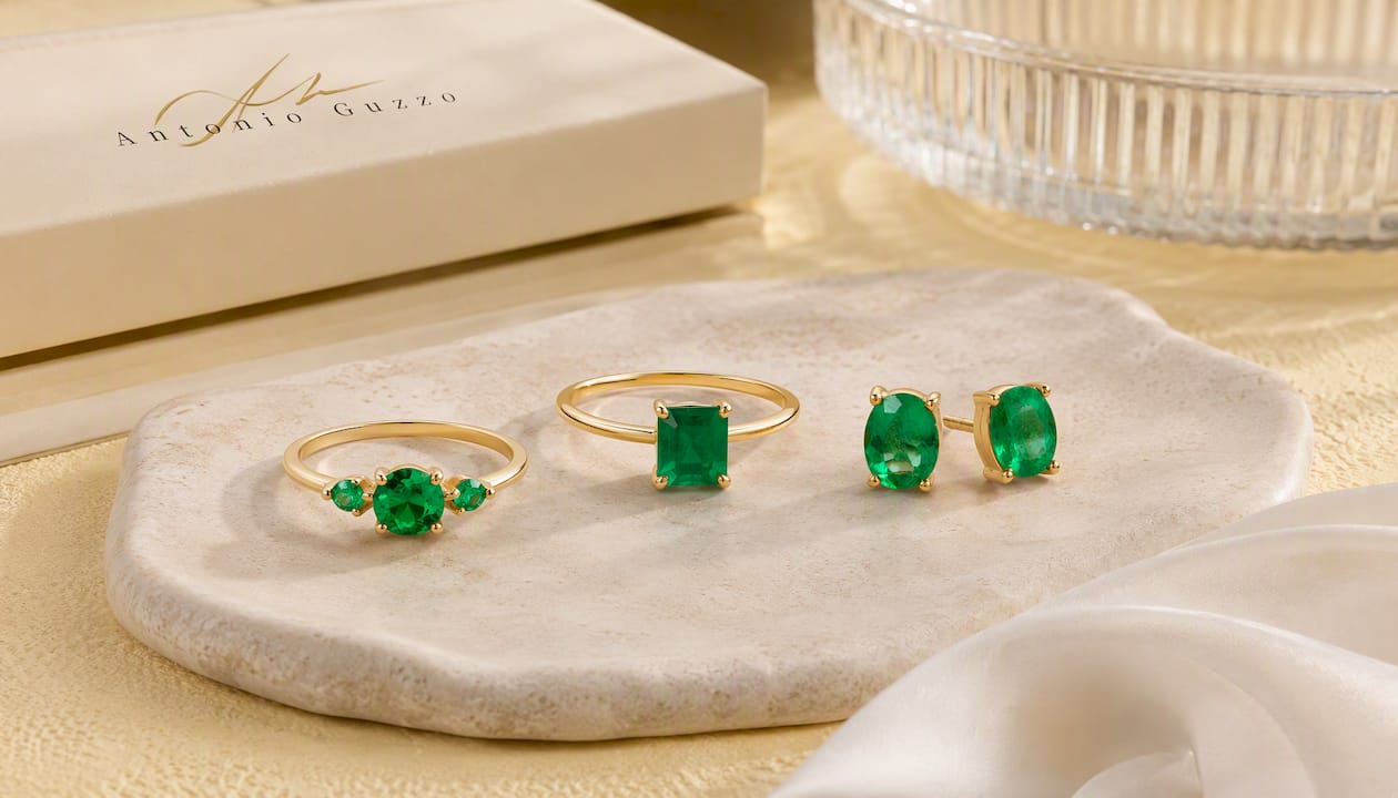 Exquisite 18K Trilogy Emerald Ring