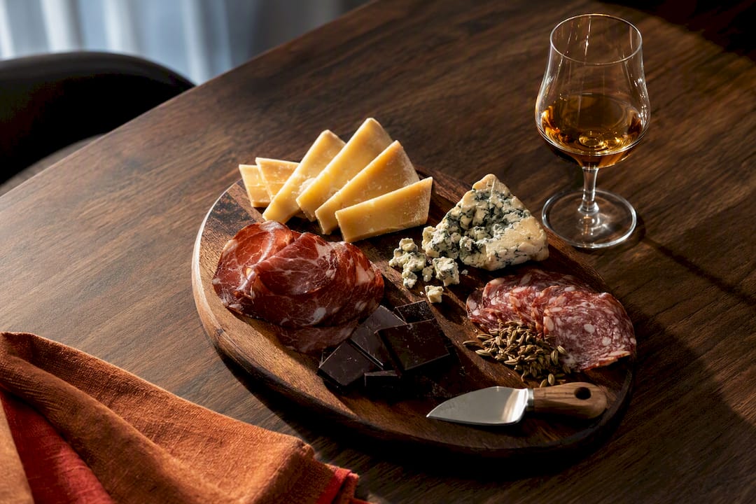Barrel aged gin with cheese and chocolate