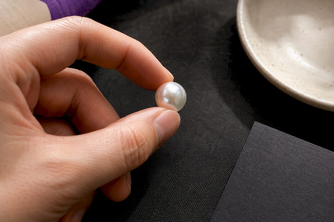Pearl showing shifting luster in natural light