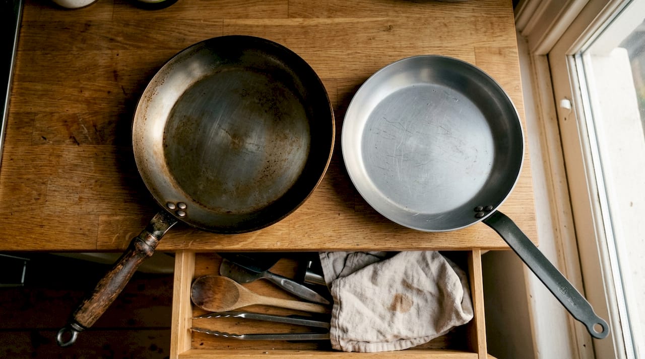 Comparing carbon steel pan thickness and weight