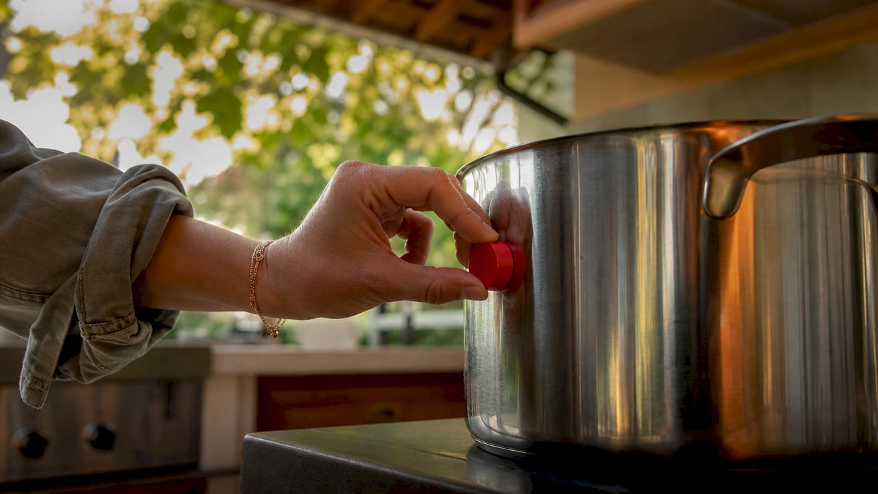 Hand magnet test on stainless steel pot base