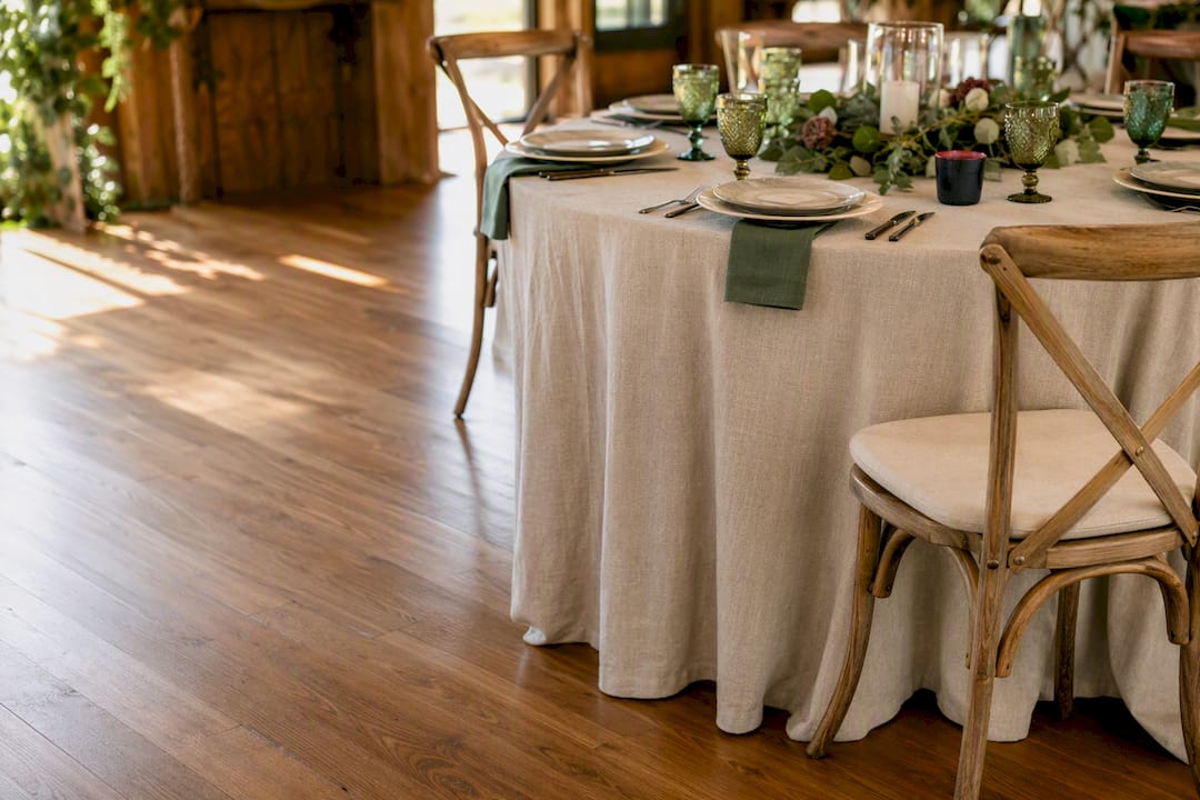 Round wedding table with wheelchair access space