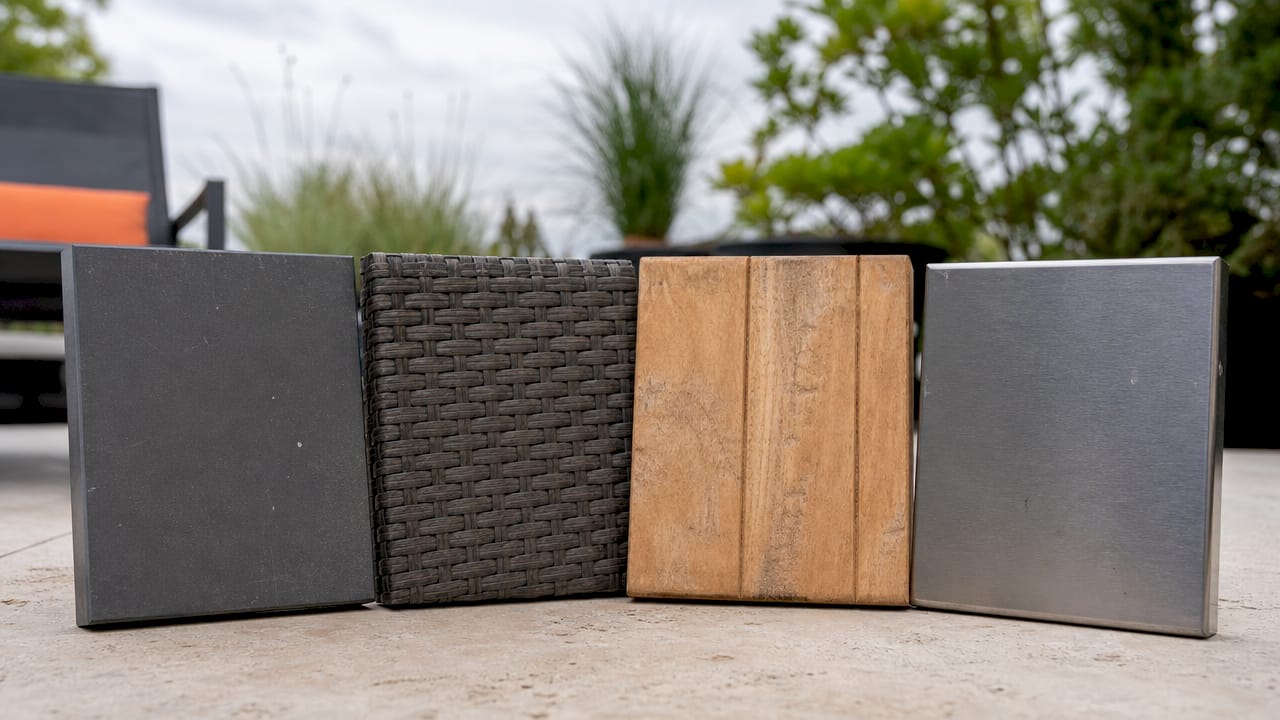 Verschiedene Materialien für Gartenmöbel im direkten Vergleich