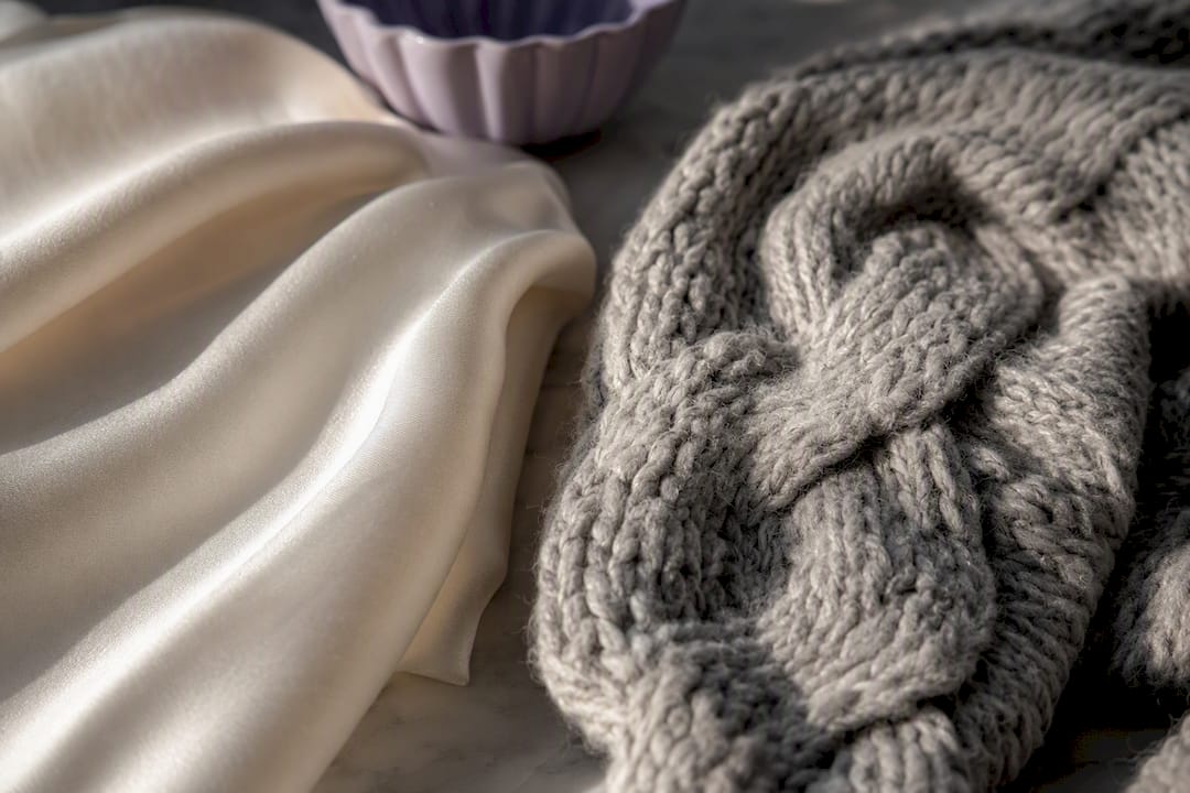 Feiner Stoff trifft auf groben Winterstrick