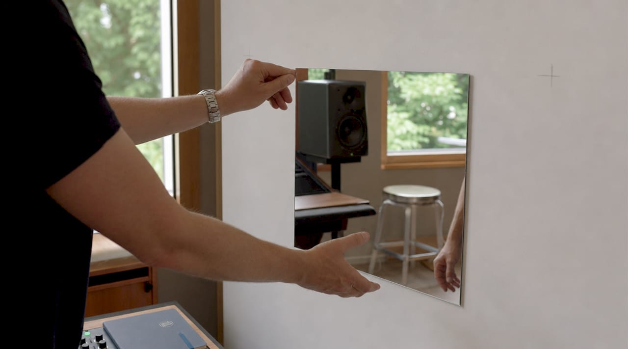 Reflection point determined using the mirror method
