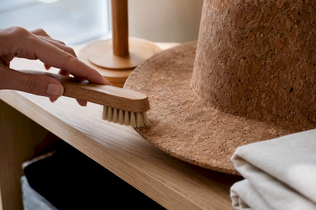Brush cleaning a cork hat brim