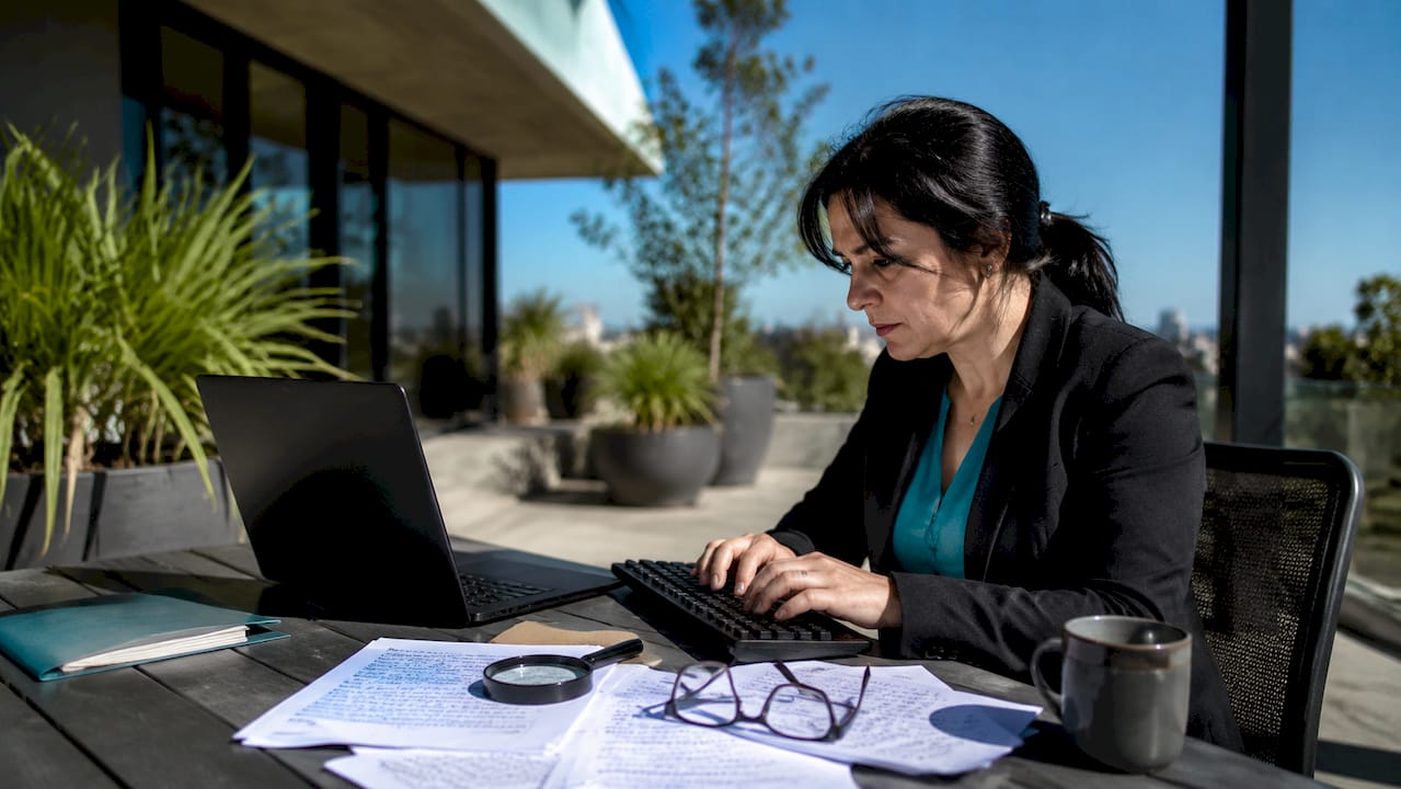 Cybercrime trends 2025: what professionals must know 2 Forensics expert hands typing on keyboard