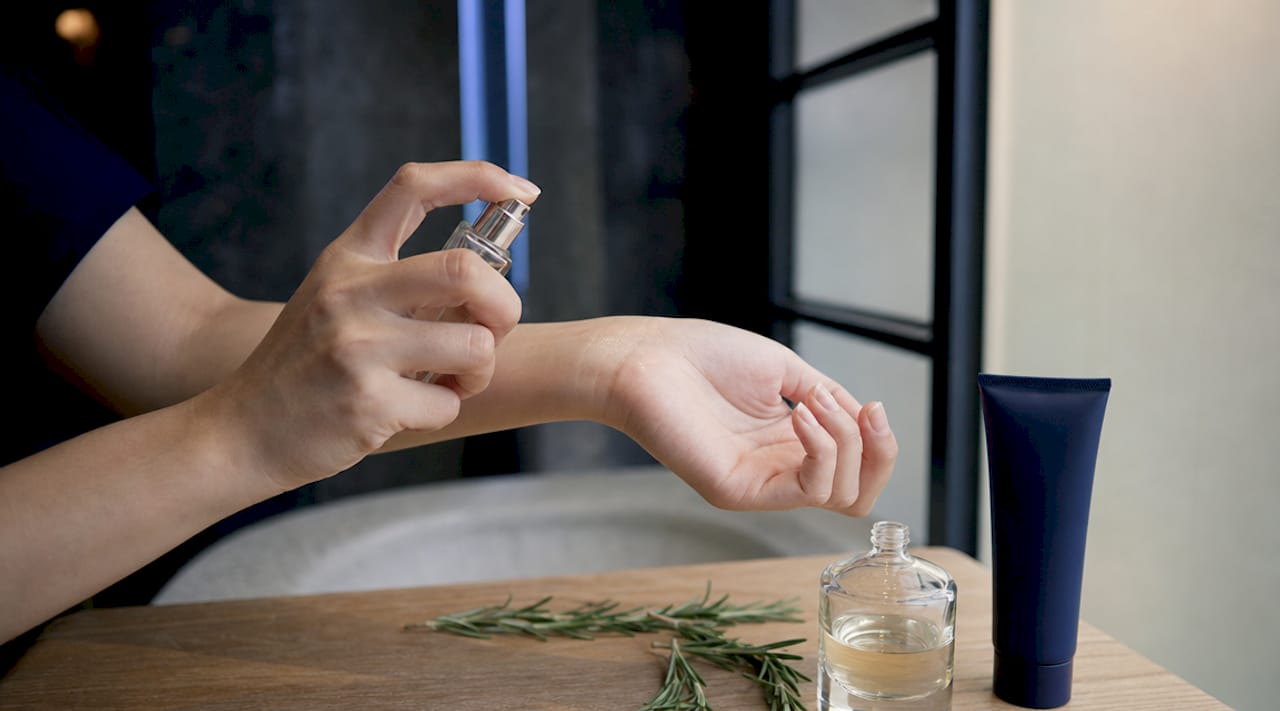 Pour profiter pleinement de votre parfum, appliquez-le sur un poignet bien hydraté.