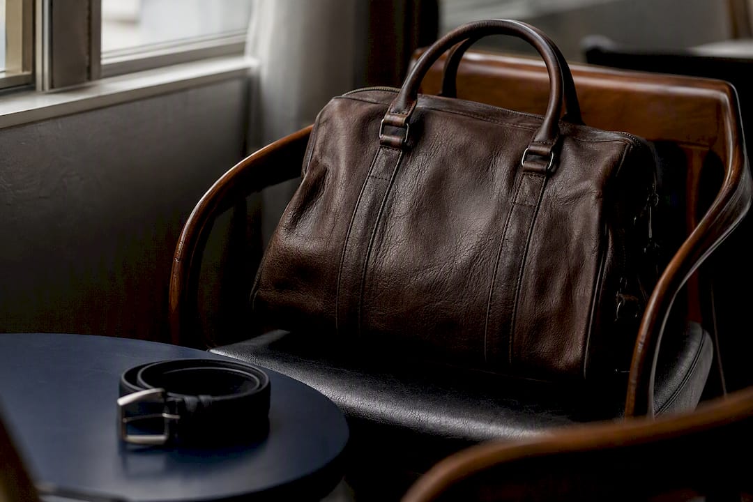 Accessoires de mode en cuir classique pour homme, nature morte