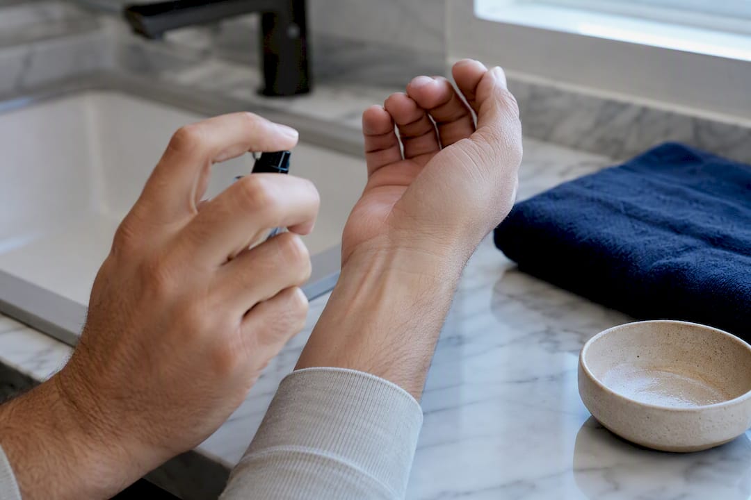Prueba de perfume aplicada directamente sobre la piel