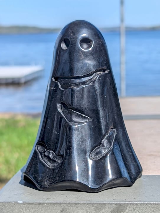 Sculpture de fantôme en obsidienne noire - grande