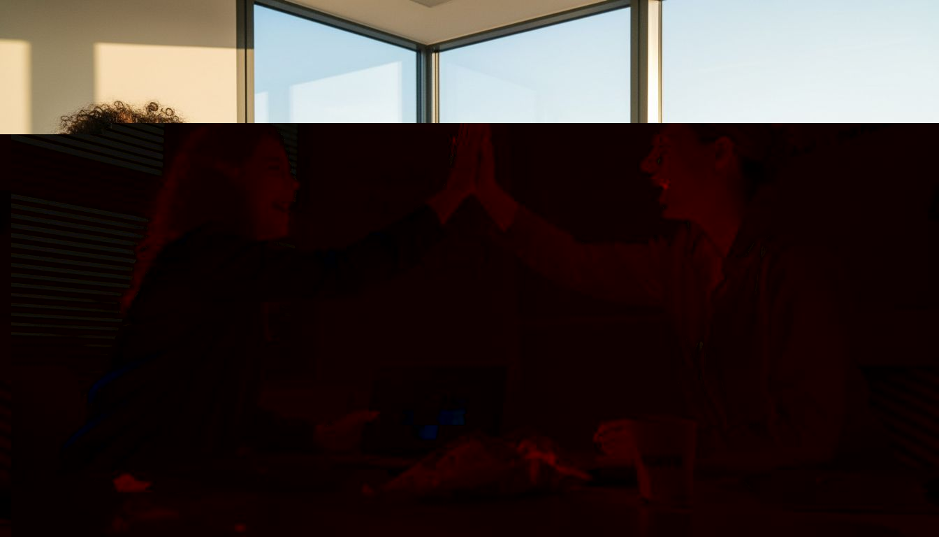 Na hun overwinning bij het teamspel barstten de collega’s uit in een uitbundig feestje en werd er volop gelachen en geproost.