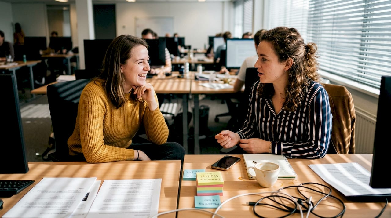 Collega’s doen het spelletje ‘Twee waarheden en een leugen’ met elkaar