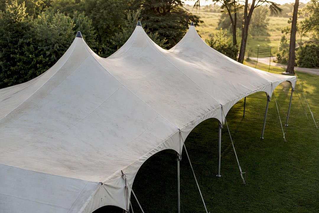 Tenda usata per eventi allestita per festa aziendale