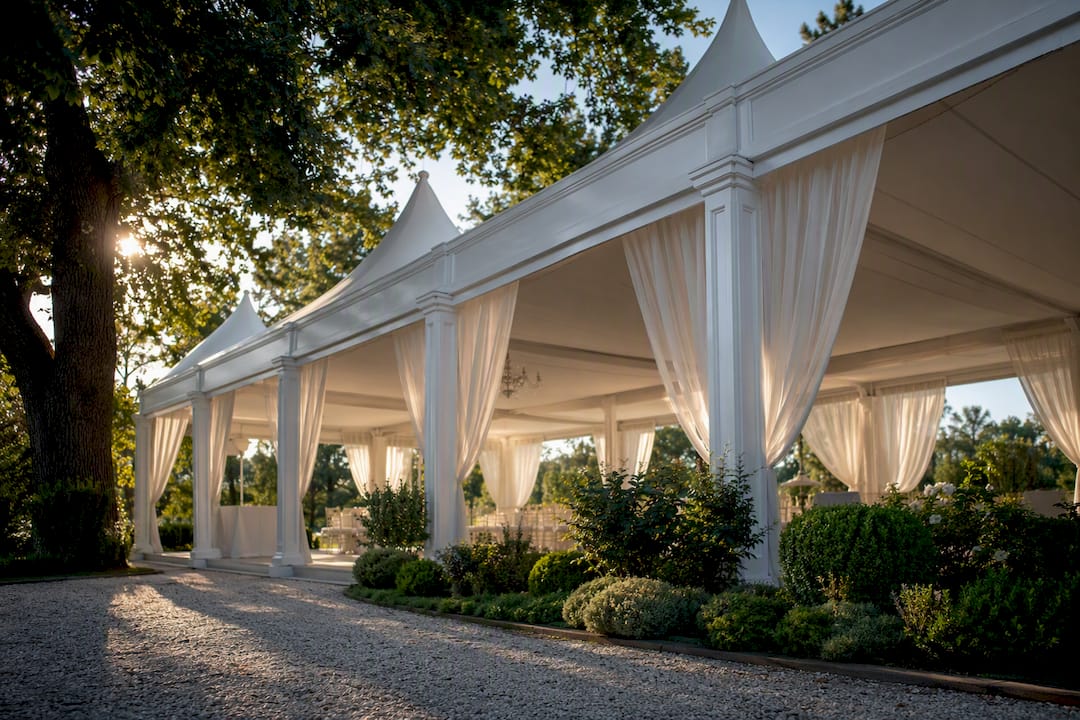 Nuova tenda bianca per matrimonio all'aperto