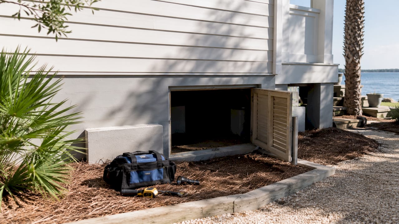 Clear crawl space access for home inspection