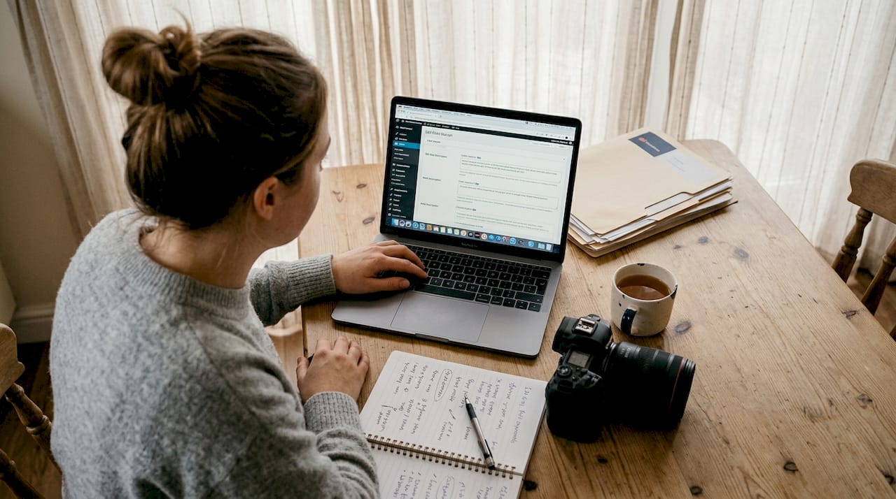 Editor optimising blog for on-page SEO