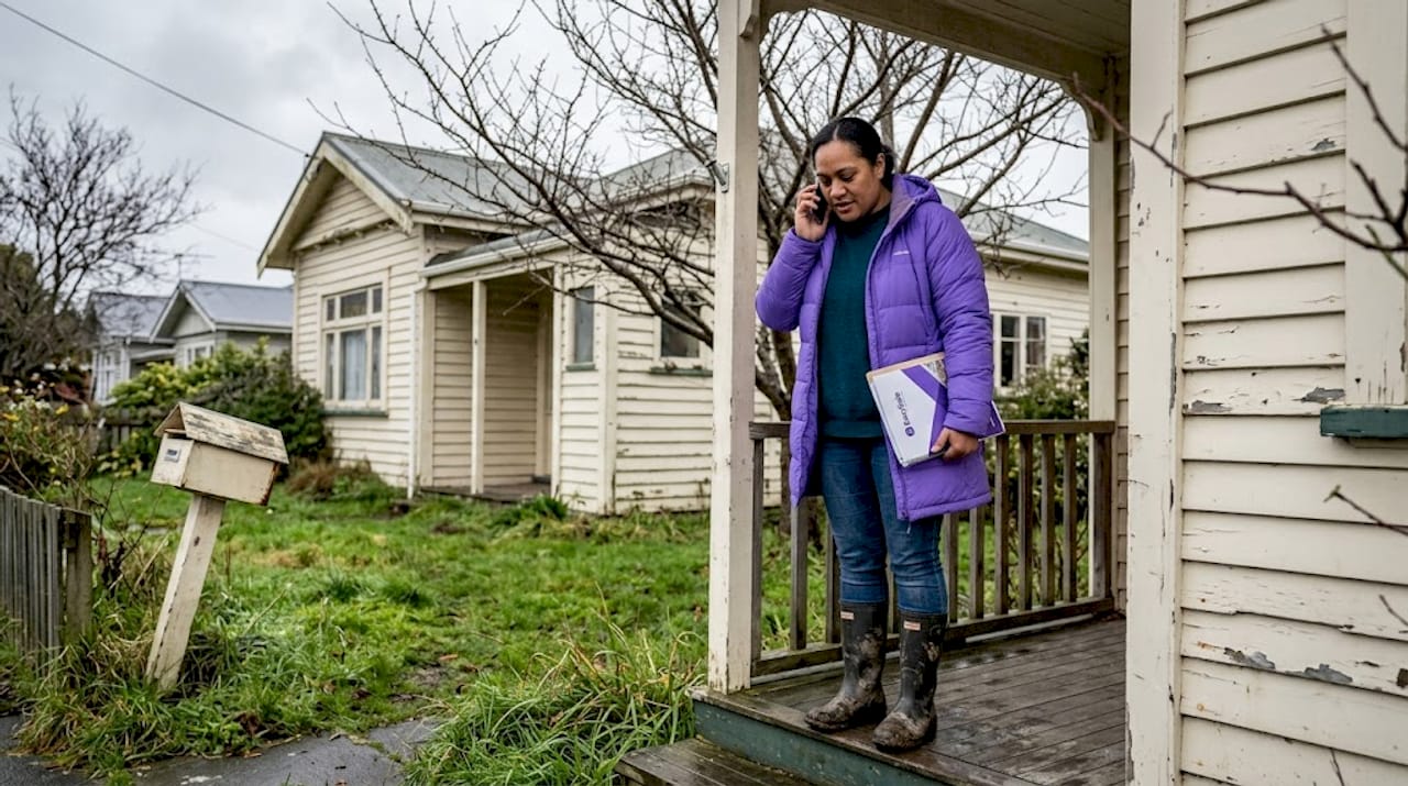 Homeowner organizing urgent house sale in NZ