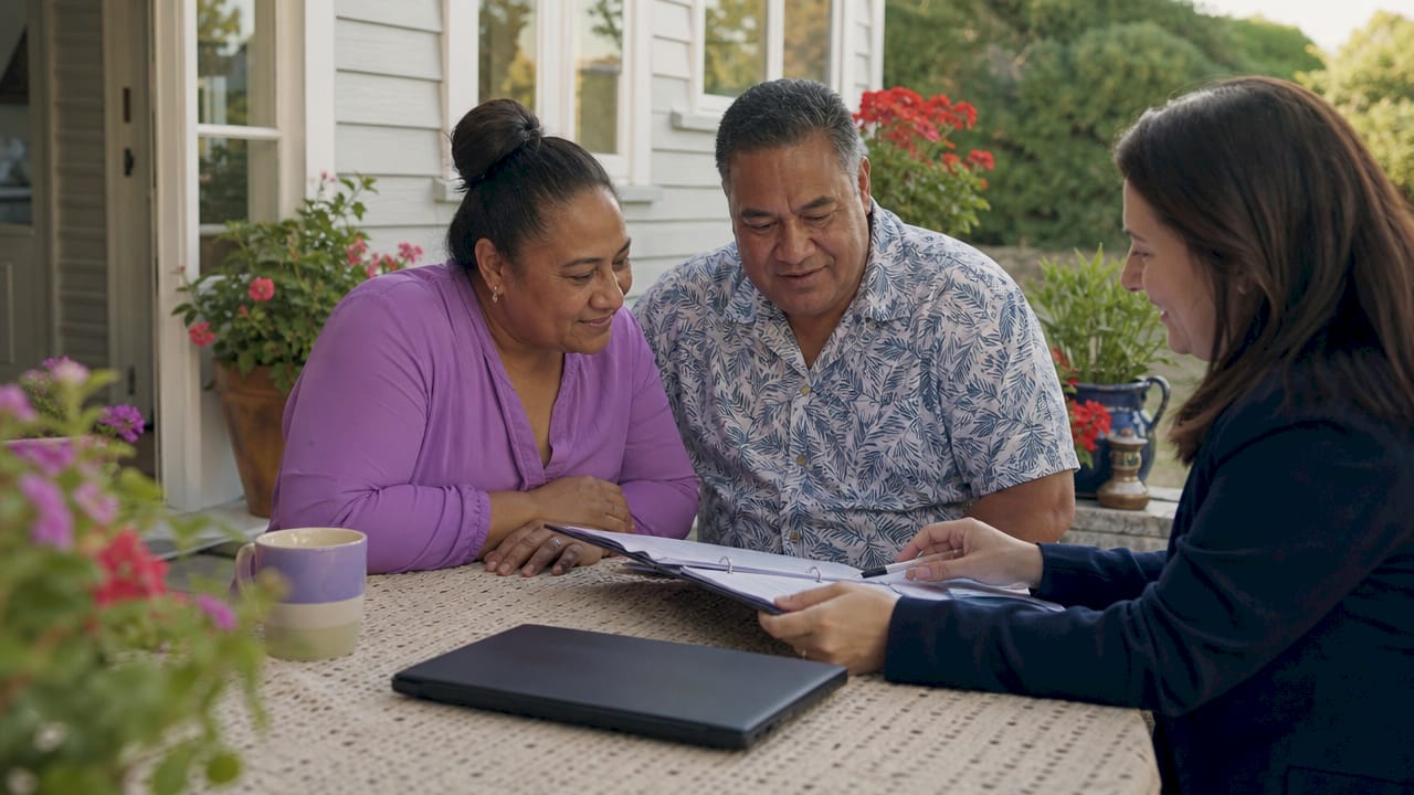 Cash offer vs. mortgage sale: what sellers need to know