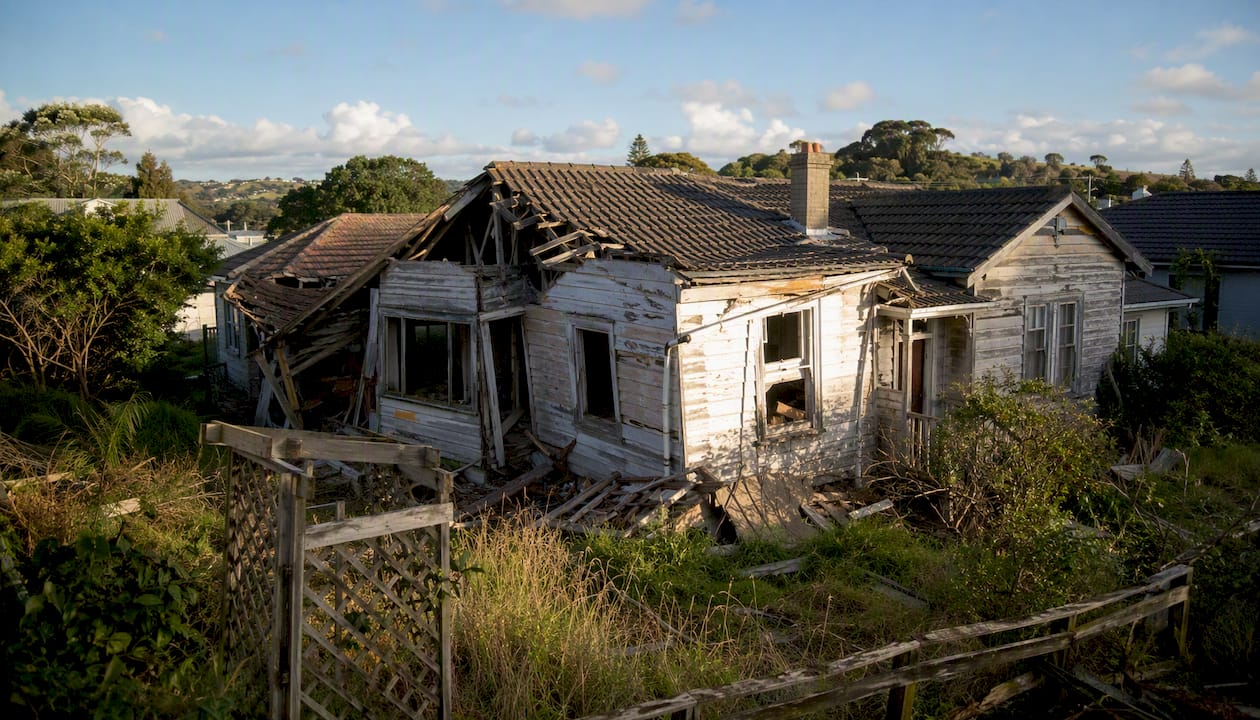 Selling an uninhabitable house in New Zealand: your practical guide