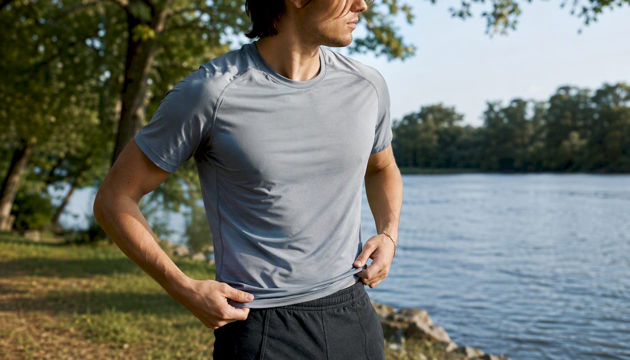 Adjusting performance tee outdoors