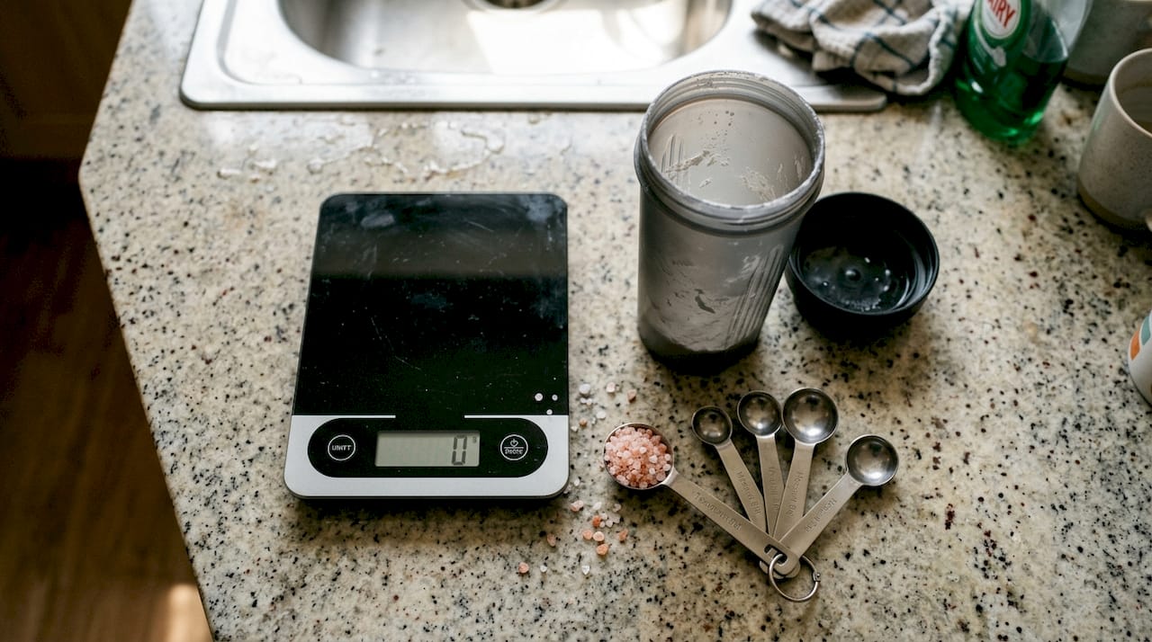 Home electrolyte mixing equipment on kitchen counter
