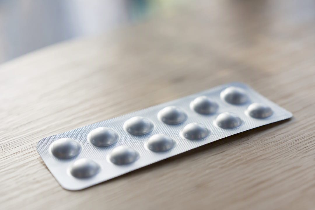 Nahaufnahme von Finasterid-Tabletten in Blisterverpackung