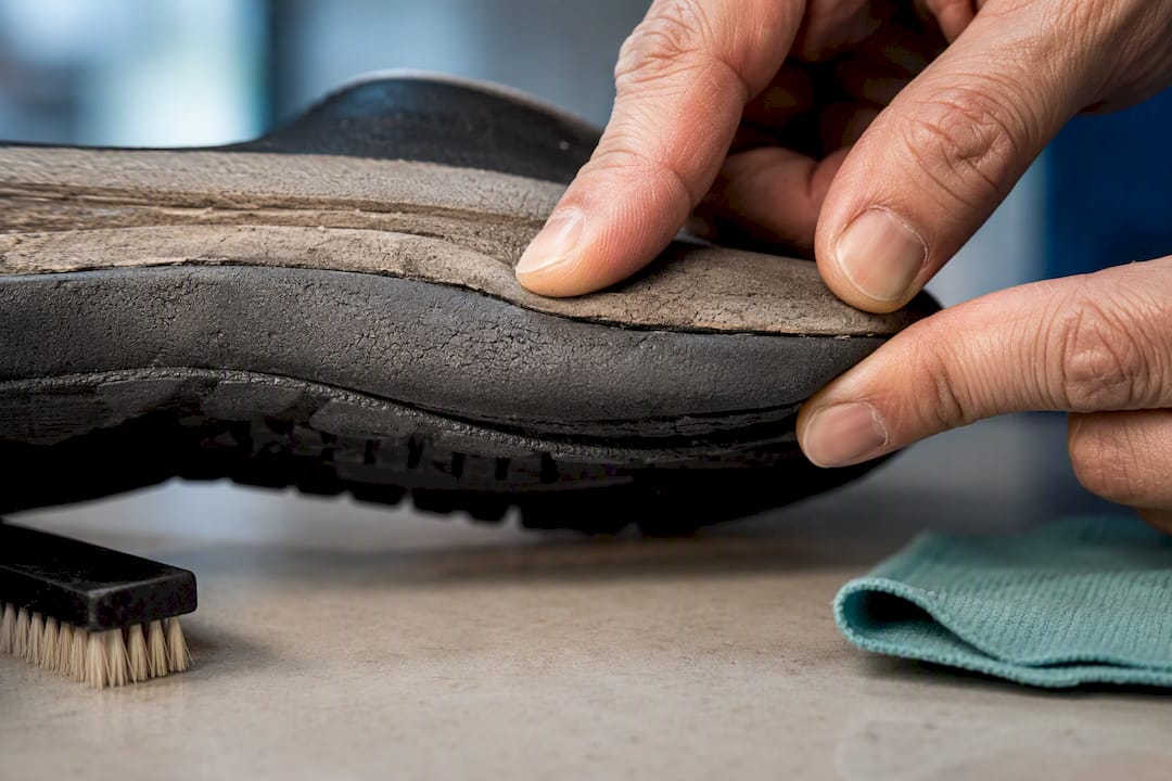 Inspecting worn cushioning and rocker edge