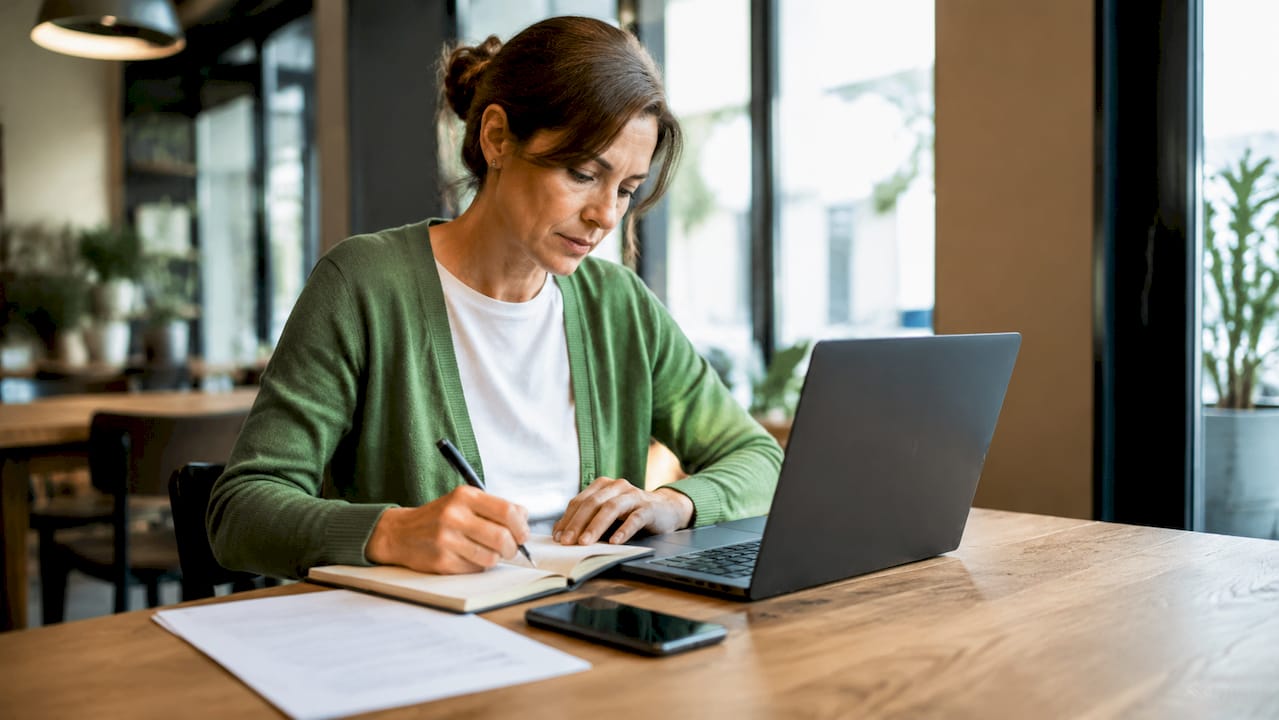 So behalten Sie beim Arbeiten mit CAT-Tools und beim Anfertigen von Notizen stets den Überblick: Welche Handgriffe sind besonders wichtig und wie nutzen Sie Ihre Hände optimal?