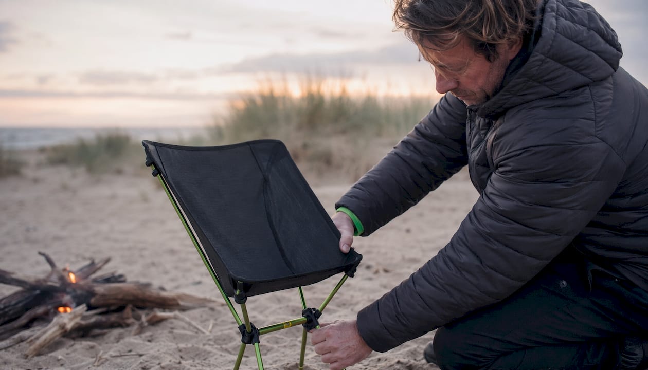 Traveler setting up foldable portable seat