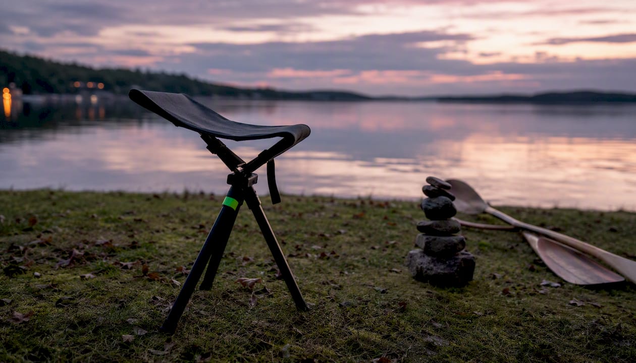 Minimalist portable outdoor foldable seat