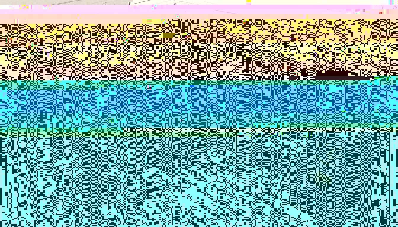 Tunnelmallinen hirsisaunan lämmin sisätila, jossa leppoisa löyly leijuu ilmassa.