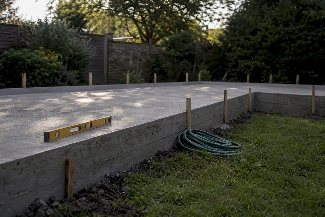 Plan Around the 2m Rule: L Shaped Garden Room Checks for UK Homes
