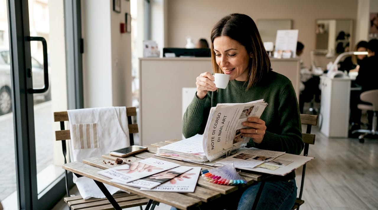 Titolare di salone racconta la sua esperienza con il quaderno del corso di nail art