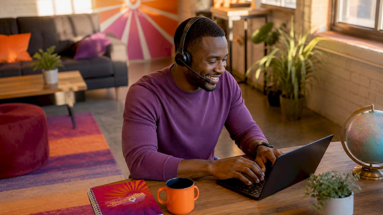 Travel agent multitasking with headset and computer