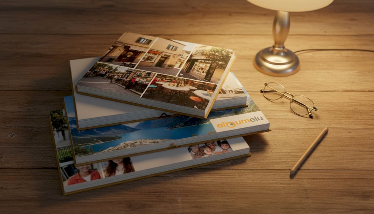 Trei variante de albume foto, fiecare cu un format diferit