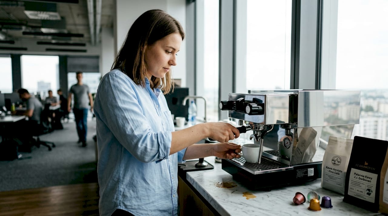 Jak korzystać z ekspresu kolbowego w biurze