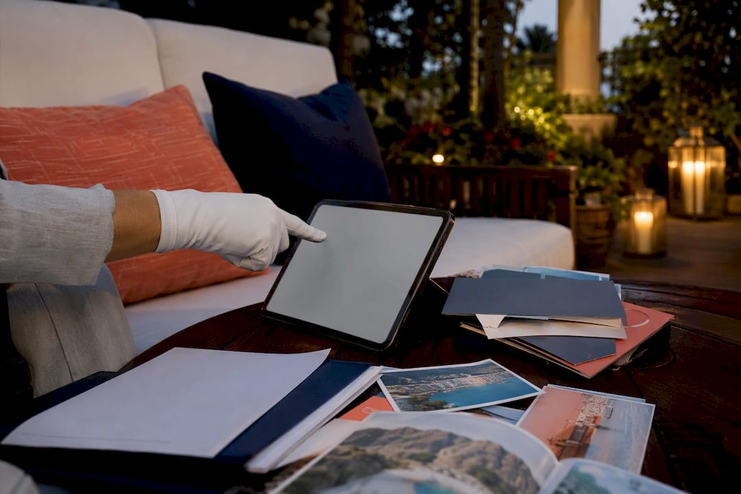 Travel advisor arranging multi-vendor itinerary details