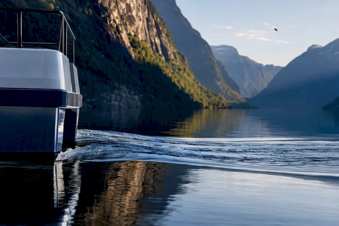Quiet catamaran wake on Geirangerfjord