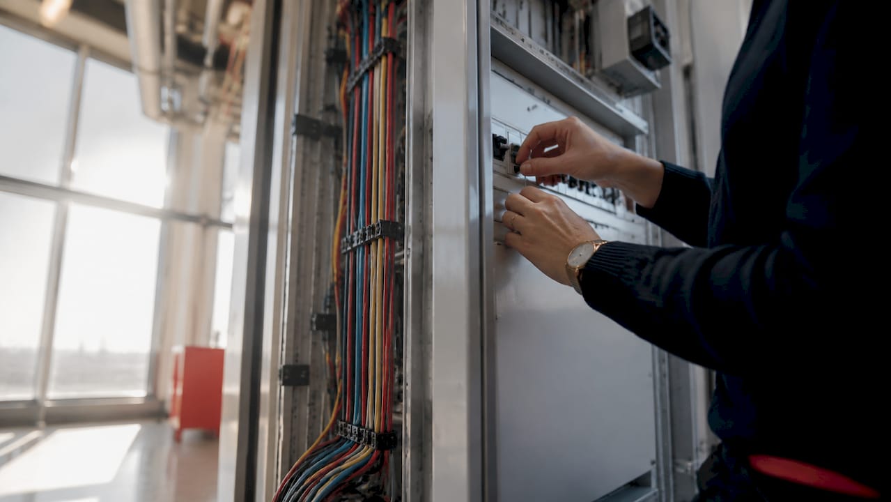 Mit nur wenigen Handgriffen die Gebäudetechnik im Hotel steuern
