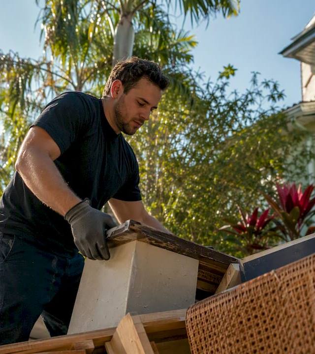 Tenant Left Junk in Florida: Legal Steps and Fast Cleanout