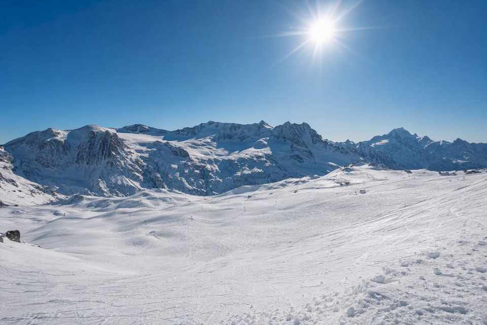 Sunny glacier ski slopes at Les Deux Alpes